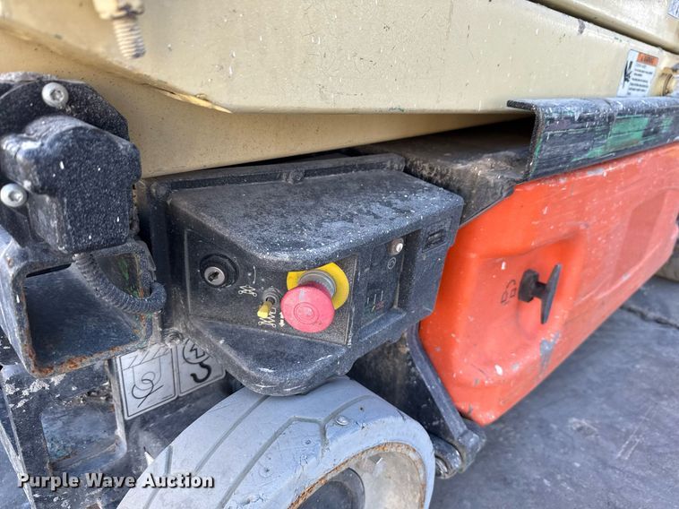 image for item DX5683 2011 JLG 1930ES scissor lift