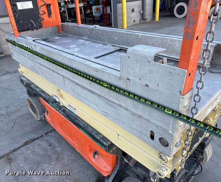 image for item DX5683 2011 JLG 1930ES scissor lift