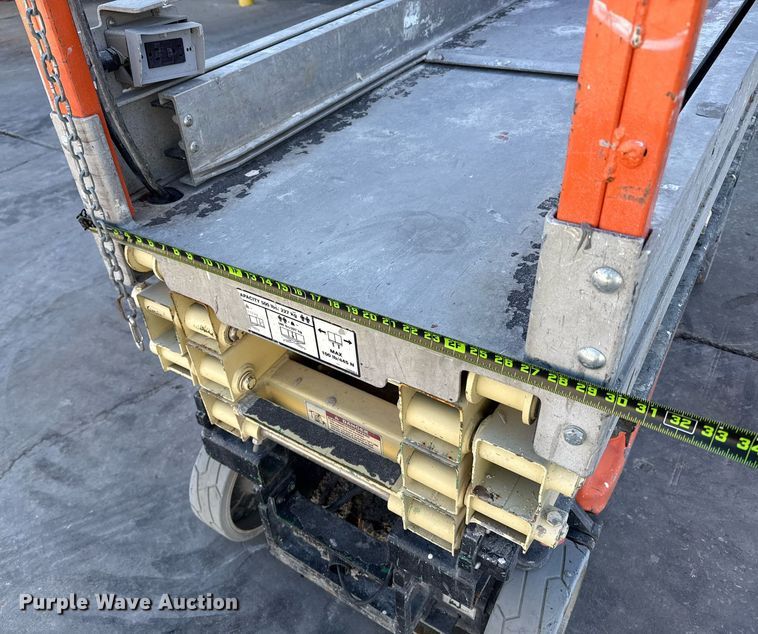 image for item DX5683 2011 JLG 1930ES scissor lift