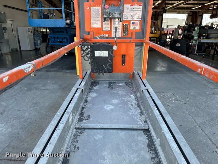 image for item DX5683 2011 JLG 1930ES scissor lift