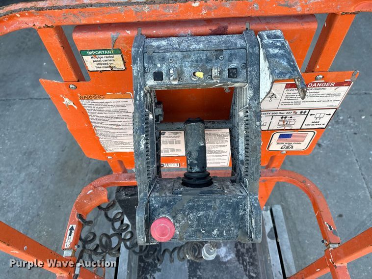 image for item DX5683 2011 JLG 1930ES scissor lift