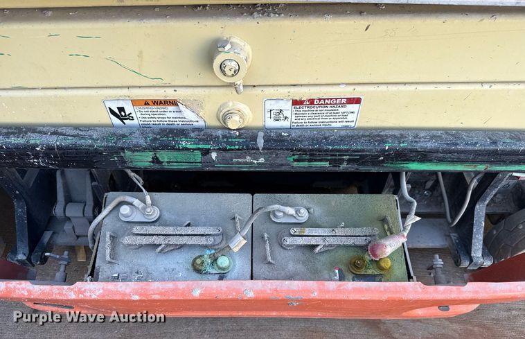 image for item DX5683 2011 JLG 1930ES scissor lift