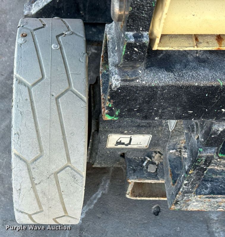 image for item DX5683 2011 JLG 1930ES scissor lift