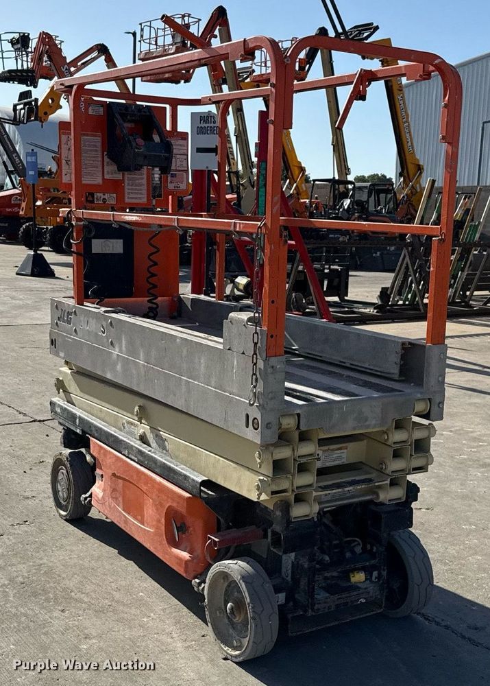image for item DX5684 2013 JLG 1930ES scissor lift