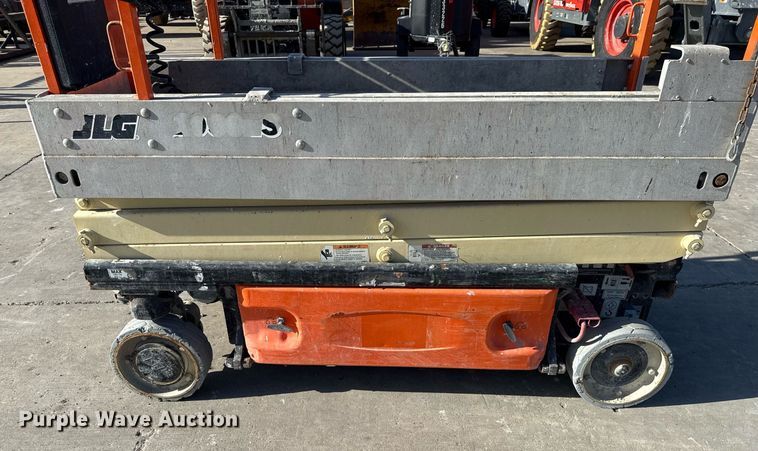 image for item DX5684 2013 JLG 1930ES scissor lift