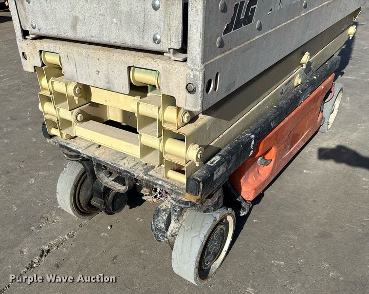 image for item DX5684 2013 JLG 1930ES scissor lift