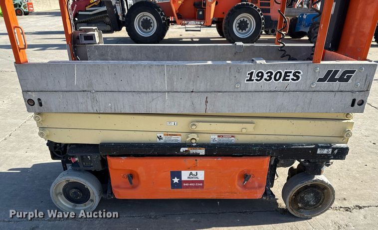 image for item DX5684 2013 JLG 1930ES scissor lift