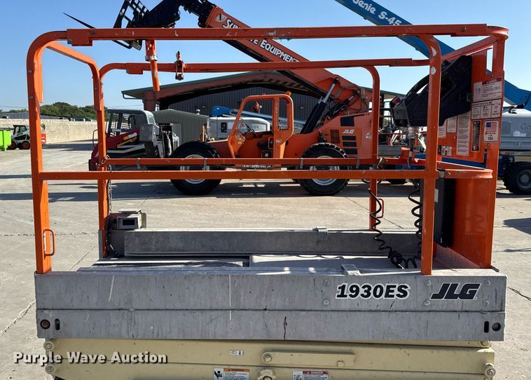 image for item DX5684 2013 JLG 1930ES scissor lift