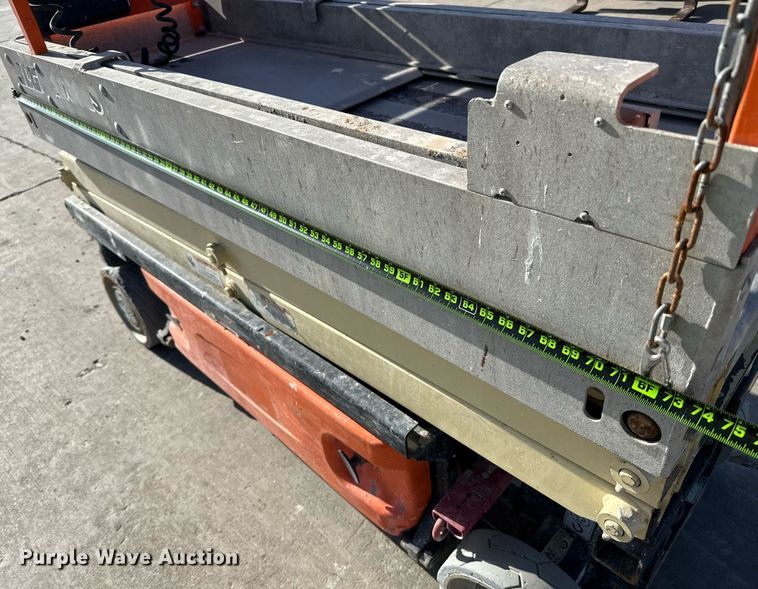 image for item DX5684 2013 JLG 1930ES scissor lift