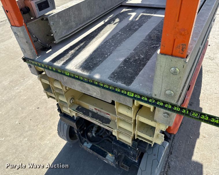 image for item DX5684 2013 JLG 1930ES scissor lift