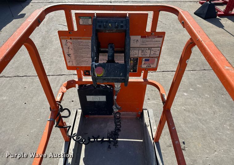 image for item DX5684 2013 JLG 1930ES scissor lift
