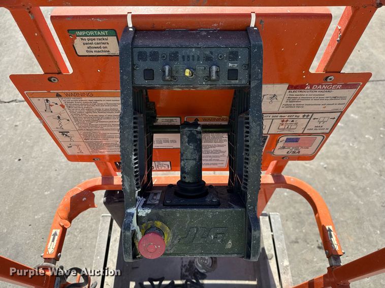 image for item DX5684 2013 JLG 1930ES scissor lift