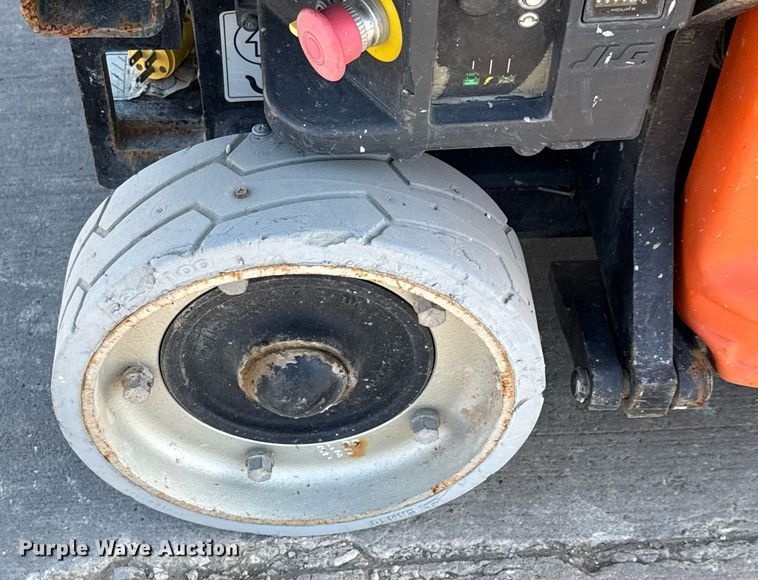 image for item DX5684 2013 JLG 1930ES scissor lift