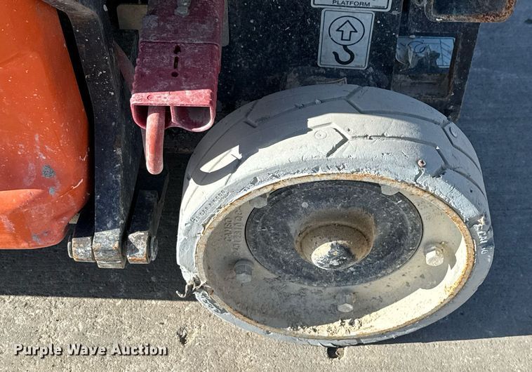 image for item DX5684 2013 JLG 1930ES scissor lift