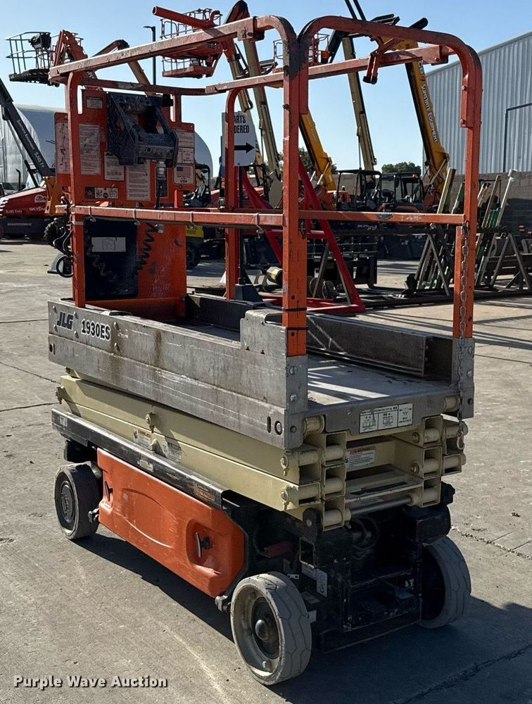 image for item DX5685 2012 JLG 1930ES scissor lift