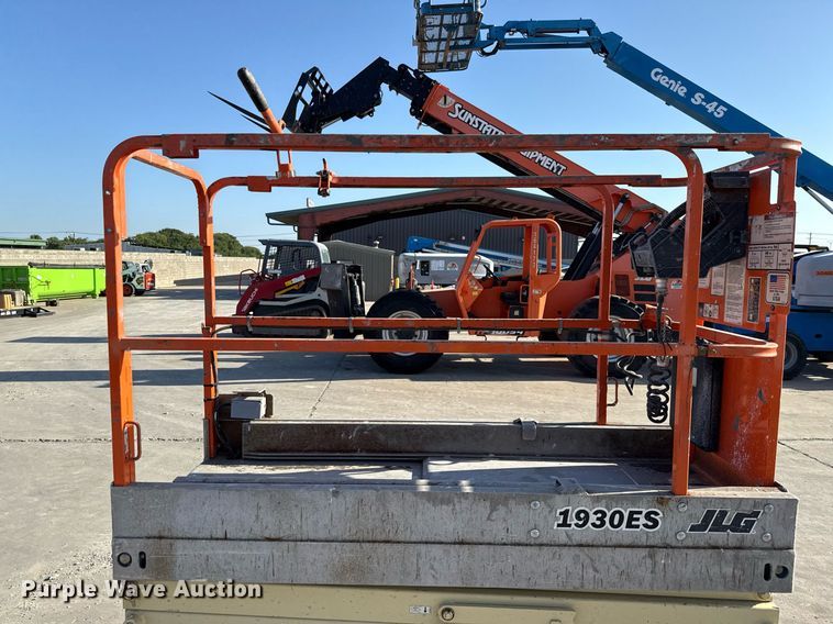 image for item DX5685 2012 JLG 1930ES scissor lift