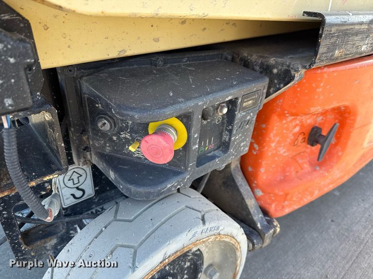 image for item DX5685 2012 JLG 1930ES scissor lift