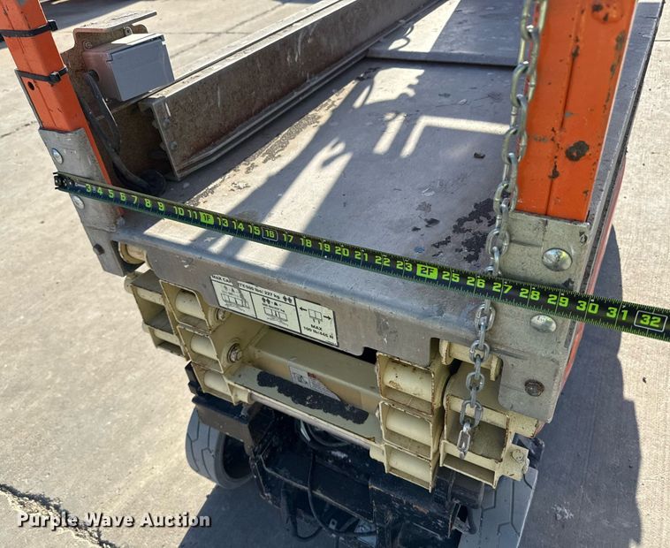 image for item DX5685 2012 JLG 1930ES scissor lift