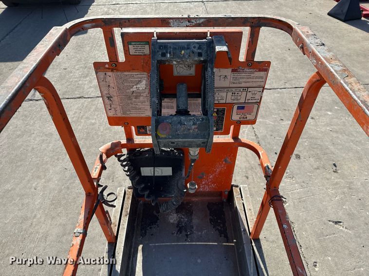 image for item DX5685 2012 JLG 1930ES scissor lift