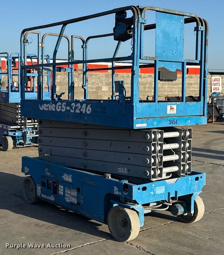 image for item DX5686 2016 Genie GS-3246 scissor lift