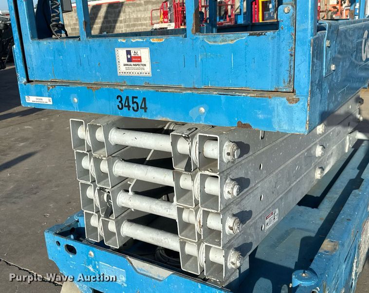 image for item DX5686 2016 Genie GS-3246 scissor lift
