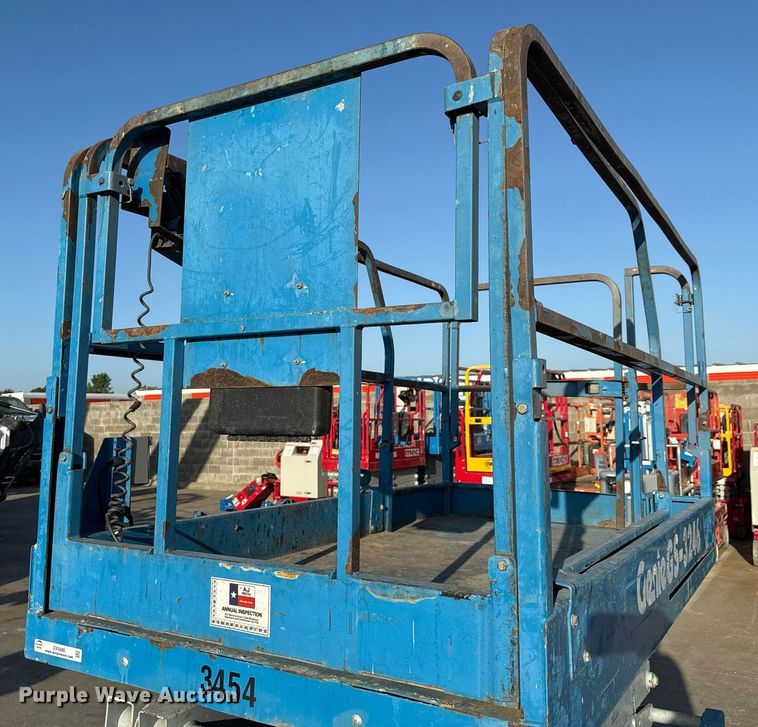 image for item DX5686 2016 Genie GS-3246 scissor lift