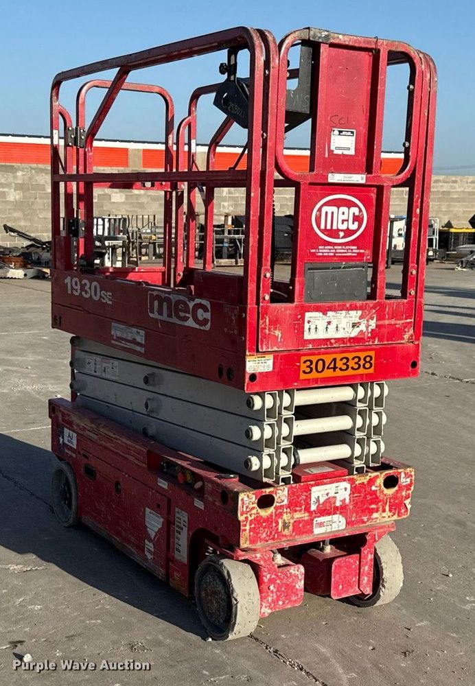 image for item DX5687 2017 MEC 1930SE scissor lift