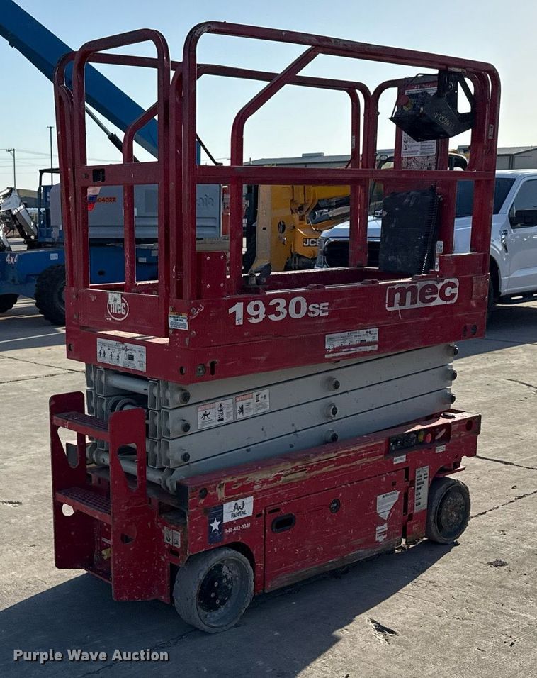 image for item DX5687 2017 MEC 1930SE scissor lift