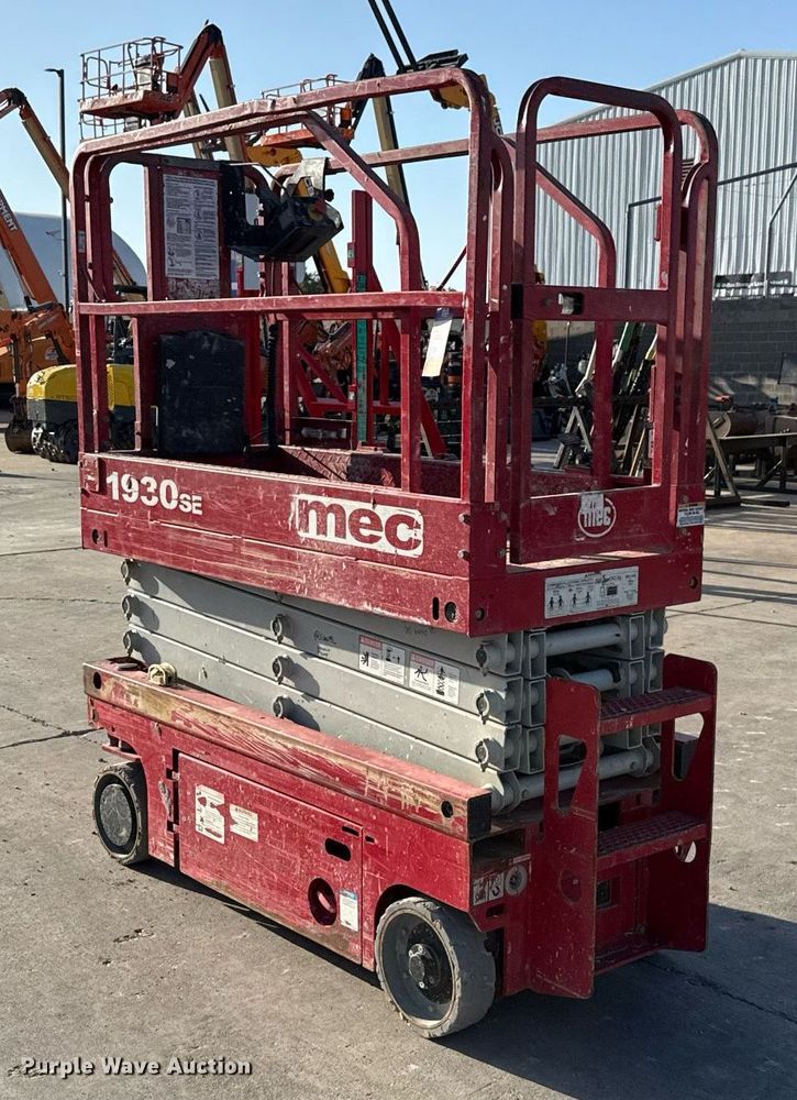 image for item DX5687 2017 MEC 1930SE scissor lift
