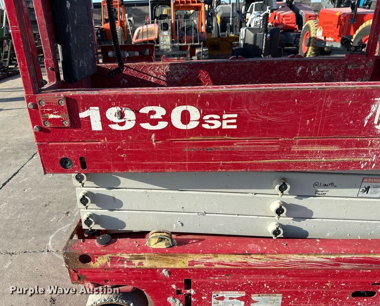 image for item DX5687 2017 MEC 1930SE scissor lift