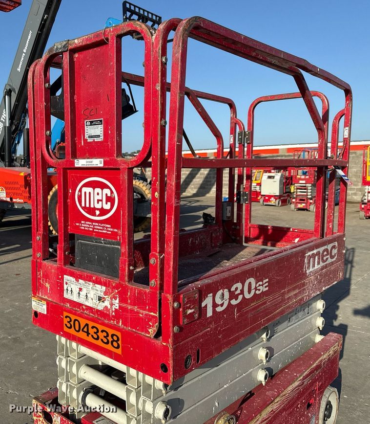image for item DX5687 2017 MEC 1930SE scissor lift