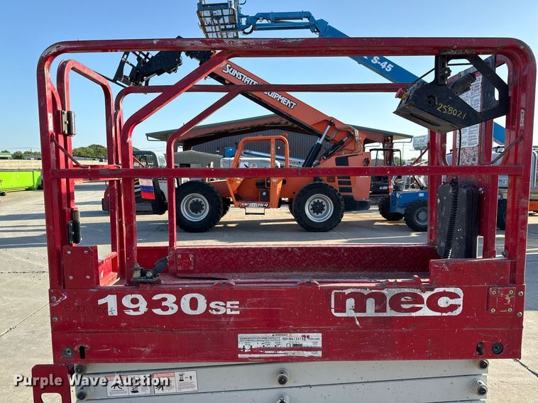 image for item DX5687 2017 MEC 1930SE scissor lift