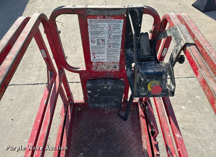 image for item DX5687 2017 MEC 1930SE scissor lift