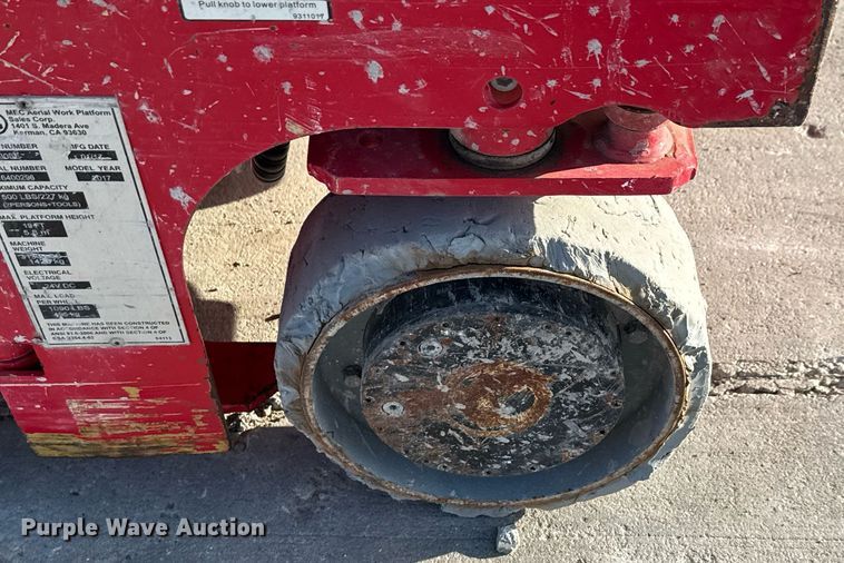 image for item DX5687 2017 MEC 1930SE scissor lift