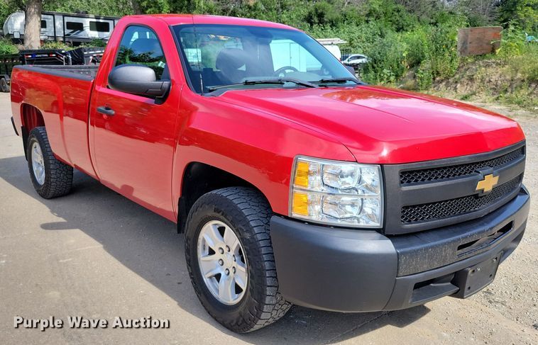 image for item DX7185 2013 Chevrolet Silverado 1500 pickup truck