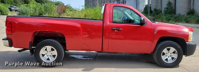 image for item DX7185 2013 Chevrolet Silverado 1500 pickup truck