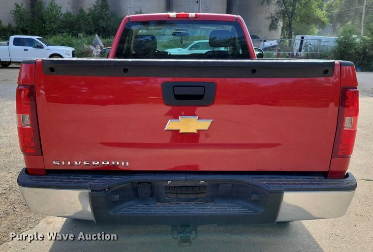 image for item DX7185 2013 Chevrolet Silverado 1500 pickup truck