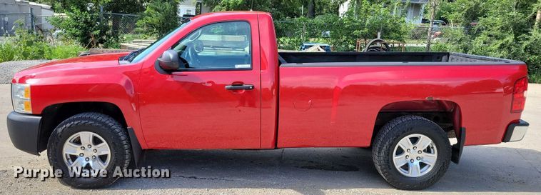 image for item DX7185 2013 Chevrolet Silverado 1500 pickup truck