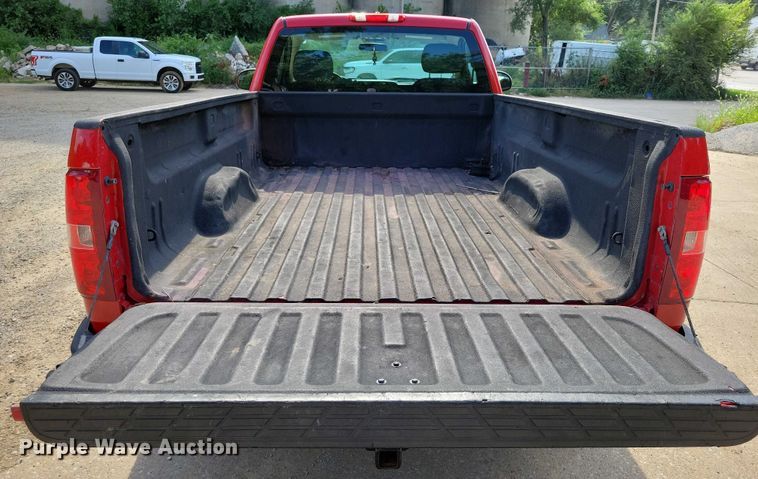 image for item DX7185 2013 Chevrolet Silverado 1500 pickup truck