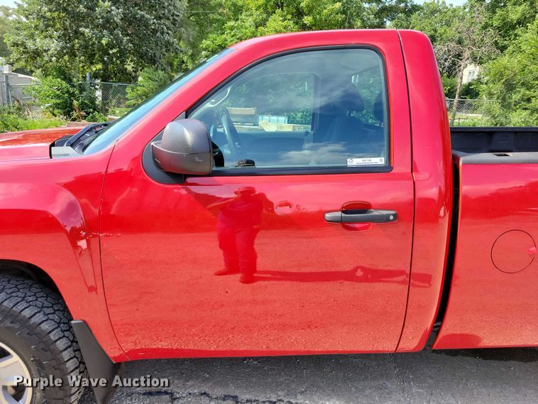 image for item DX7185 2013 Chevrolet Silverado 1500 pickup truck