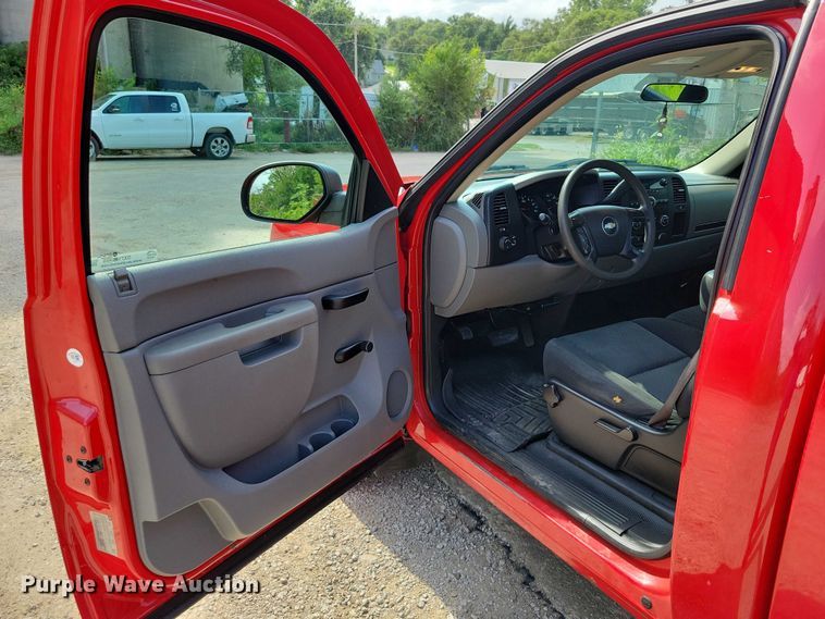 image for item DX7185 2013 Chevrolet Silverado 1500 pickup truck