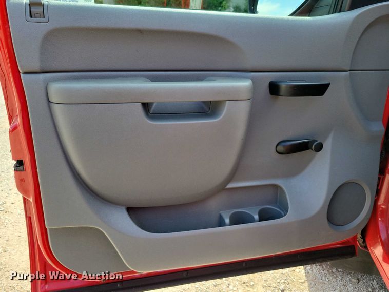 image for item DX7185 2013 Chevrolet Silverado 1500 pickup truck