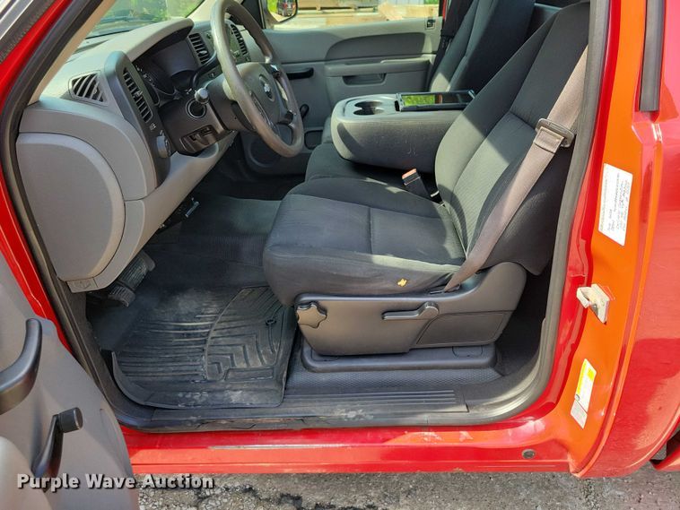 image for item DX7185 2013 Chevrolet Silverado 1500 pickup truck