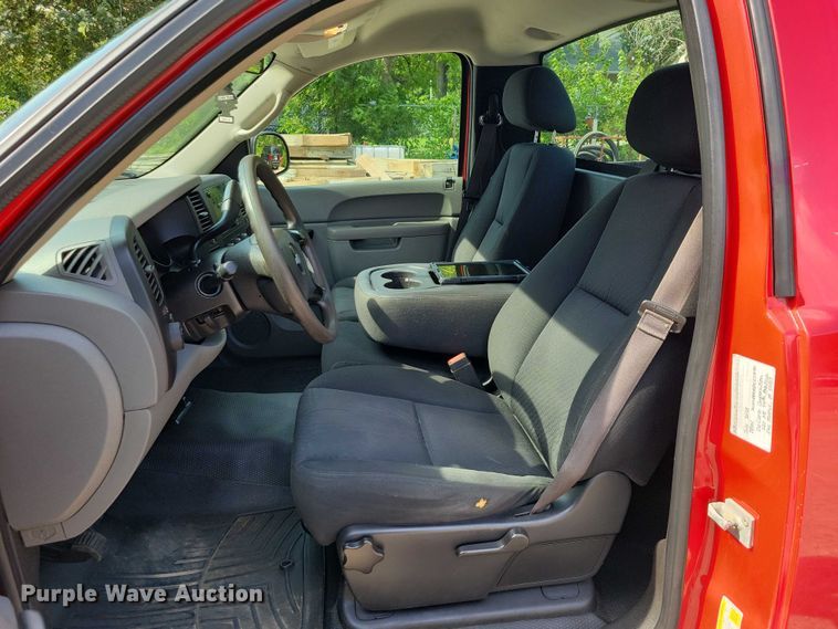 image for item DX7185 2013 Chevrolet Silverado 1500 pickup truck