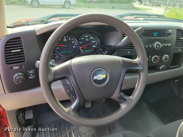 image for item DX7185 2013 Chevrolet Silverado 1500 pickup truck