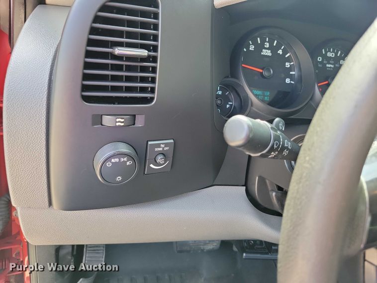 image for item DX7185 2013 Chevrolet Silverado 1500 pickup truck