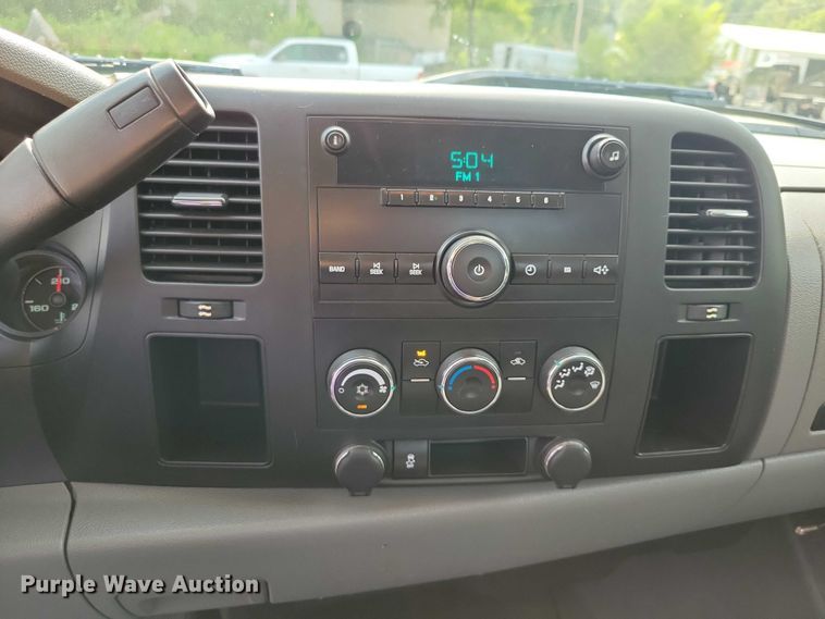 image for item DX7185 2013 Chevrolet Silverado 1500 pickup truck