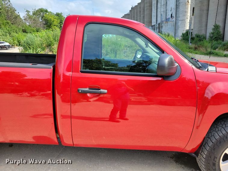 image for item DX7185 2013 Chevrolet Silverado 1500 pickup truck