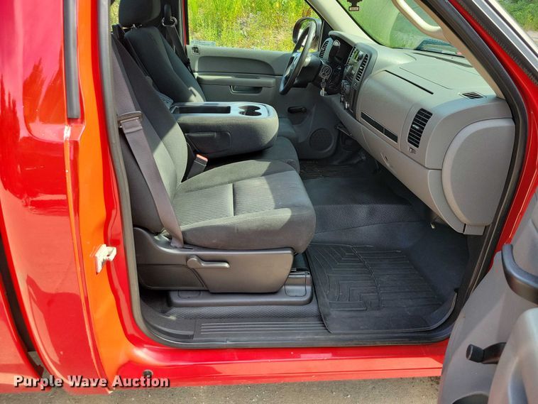 image for item DX7185 2013 Chevrolet Silverado 1500 pickup truck