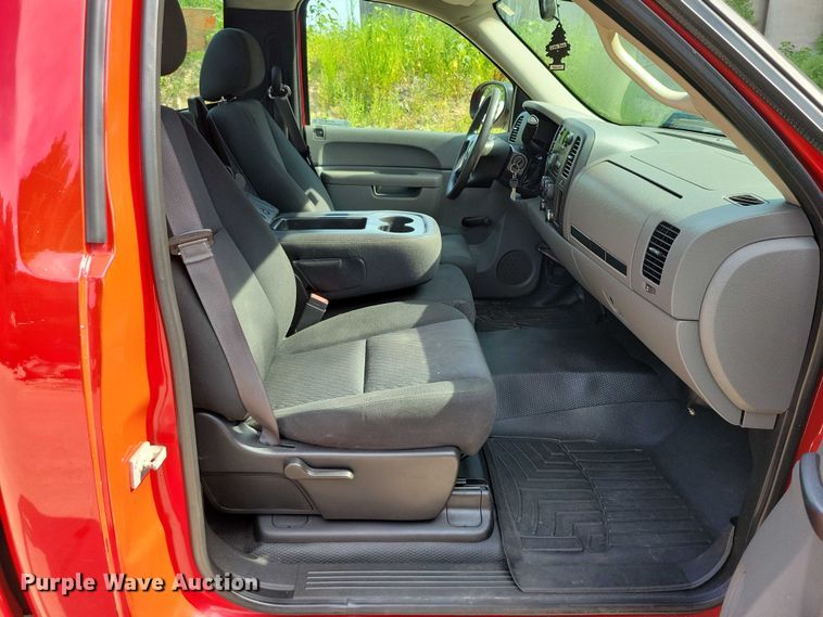 image for item DX7185 2013 Chevrolet Silverado 1500 pickup truck